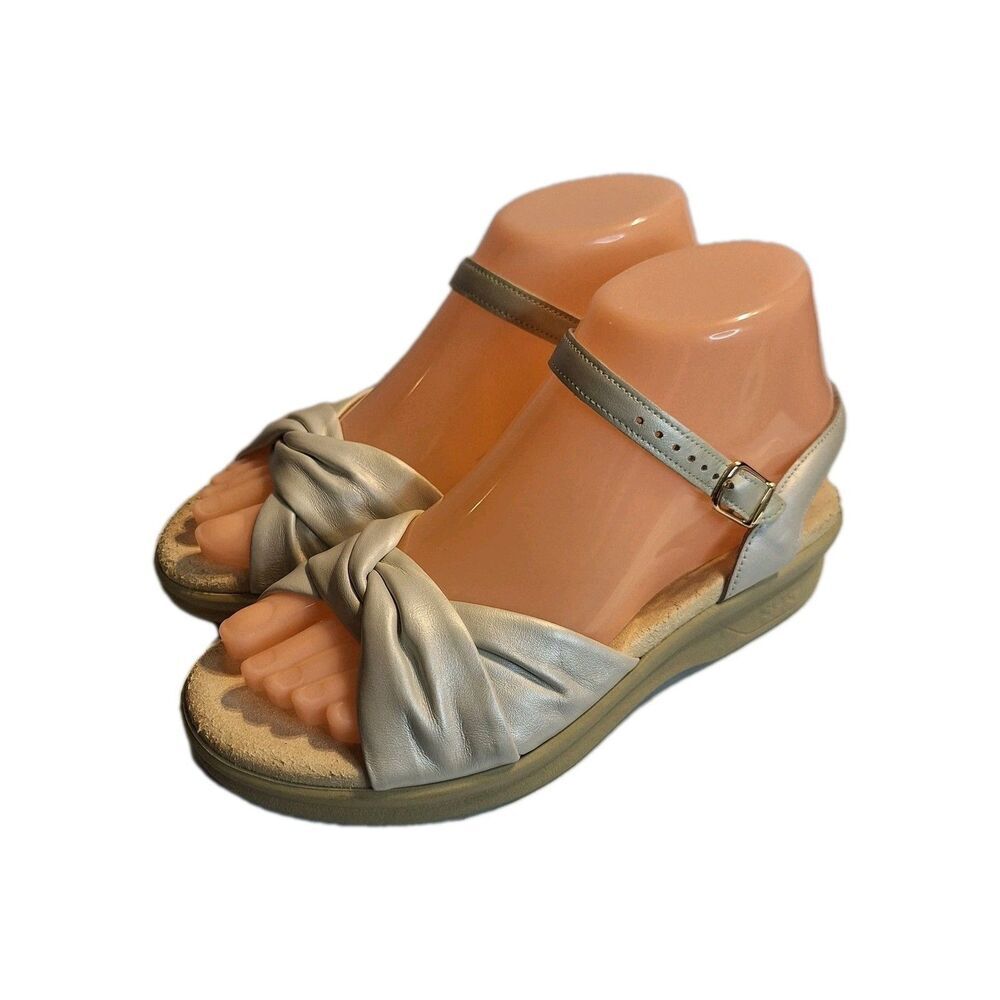 SAS Twist Again Ivory Leather Women's Slingback Sandals.  Size 6 M